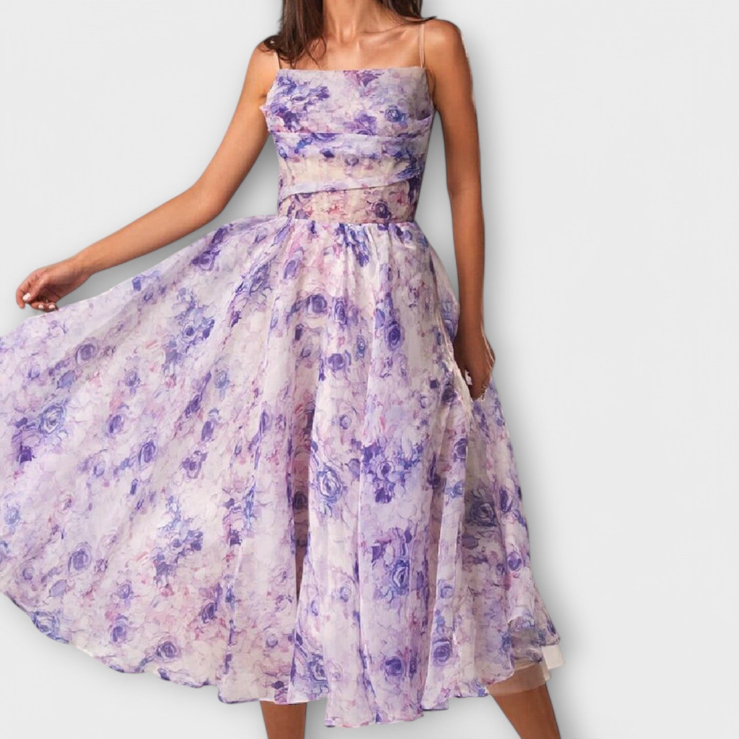 Elegantes Chiffon Midikleid.