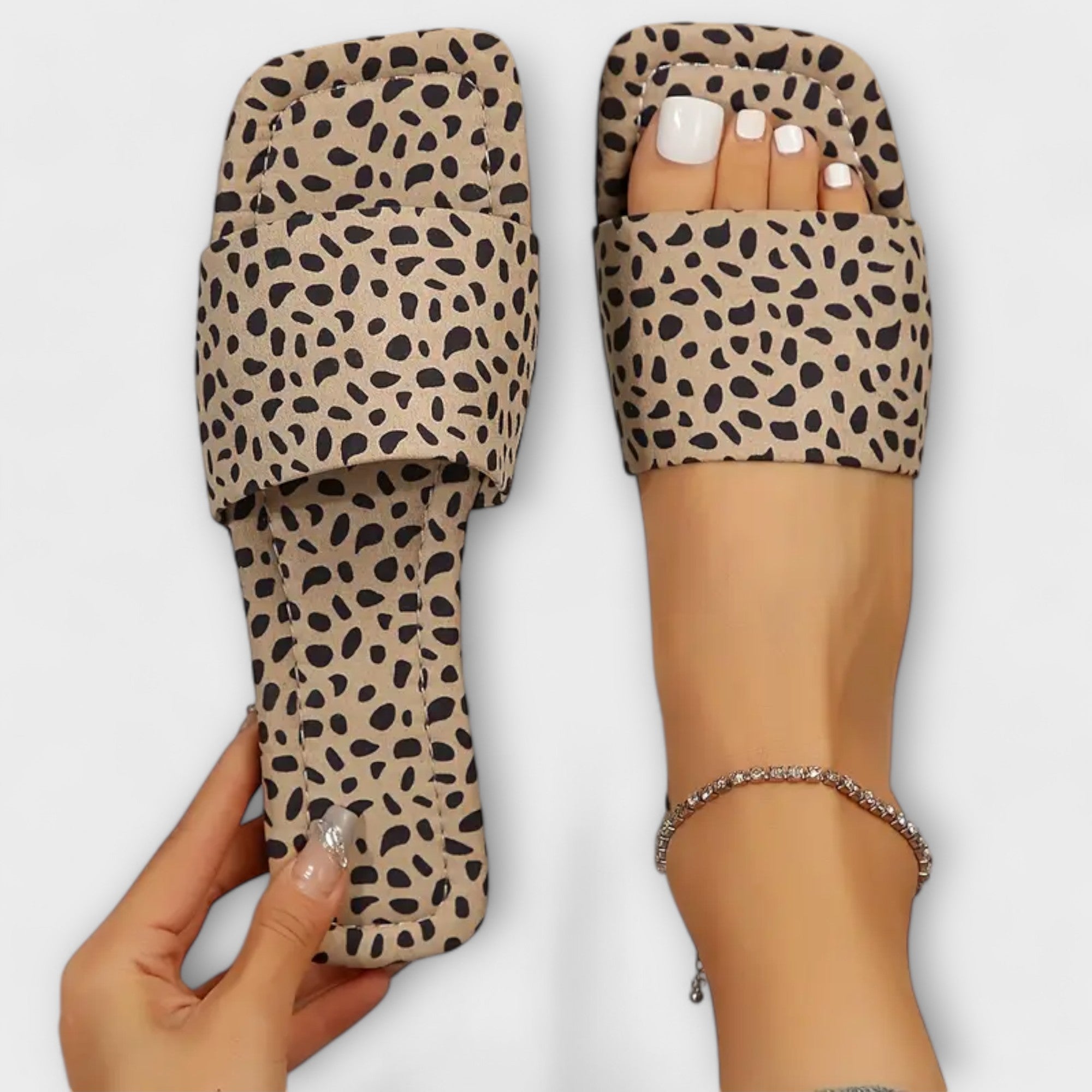 Aurora Flache Slipper mit Leopardenmuster