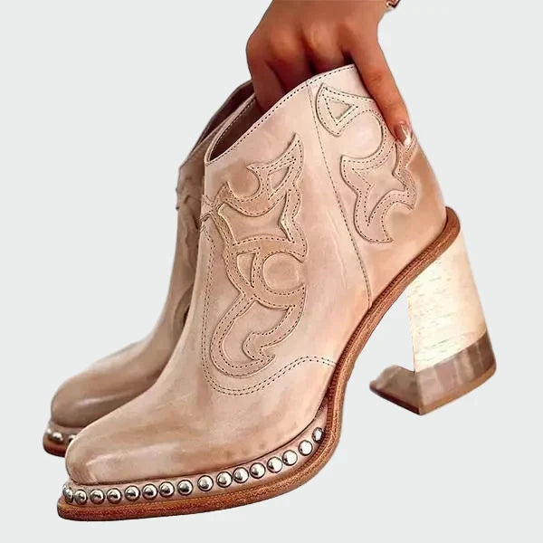 Bestickte Lederstiefel