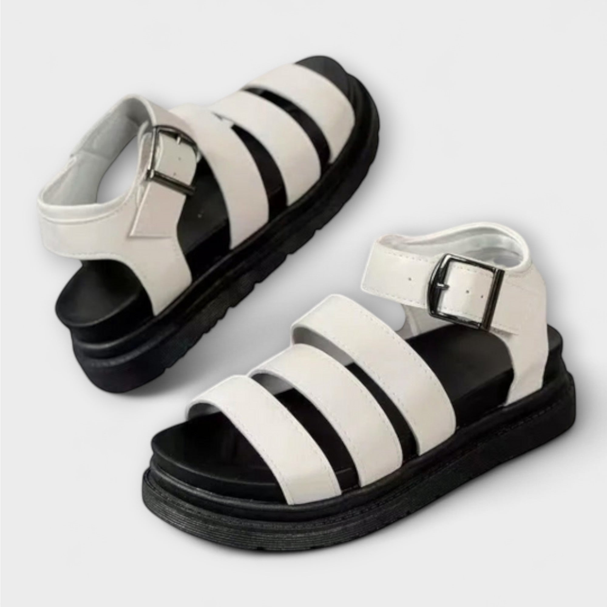 Aurora – Sandalen mit mehreren Riemen und Schnalle