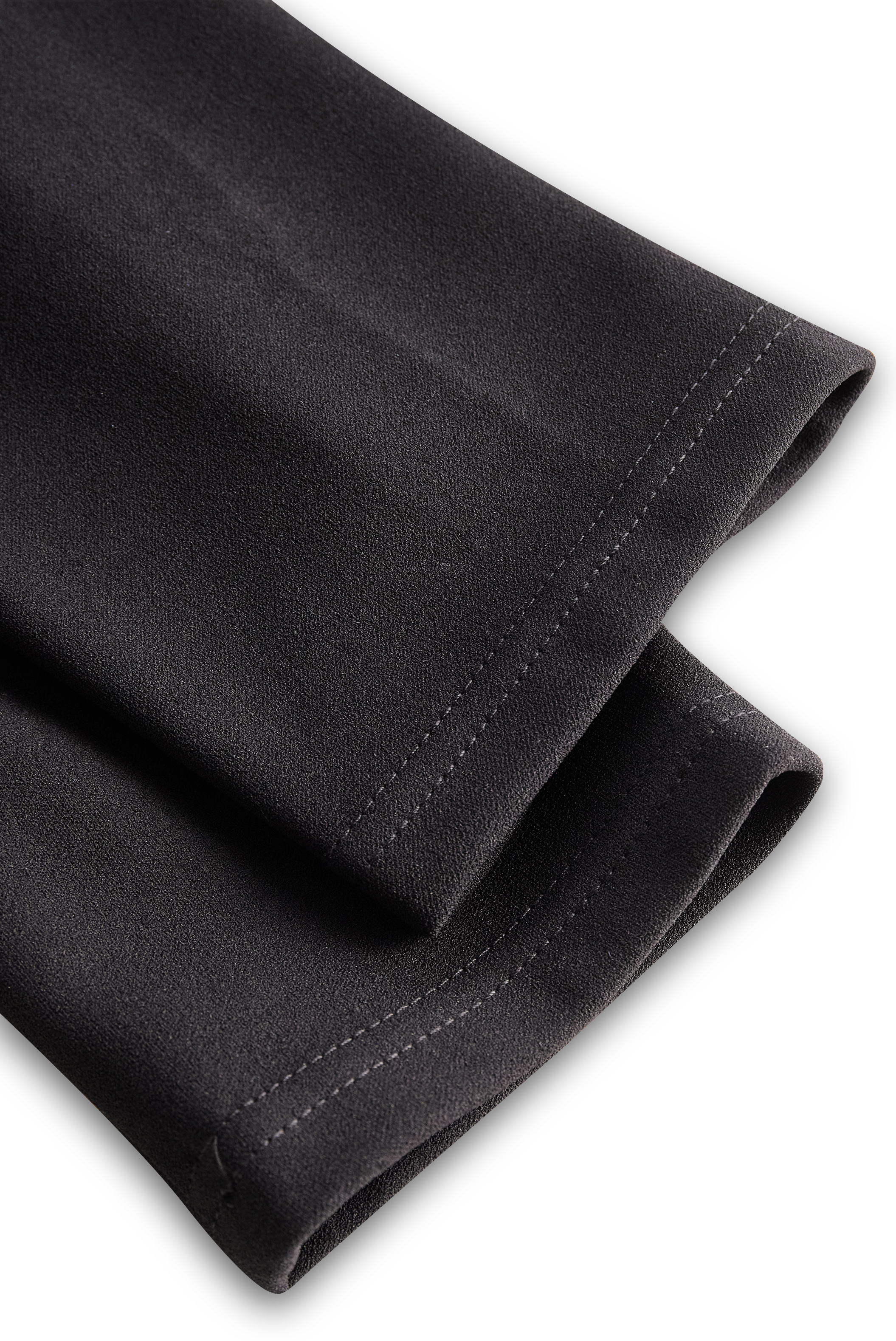 Verfeinertes Schwarzes Kleid mit Gürtel und Mandarin-Kragen