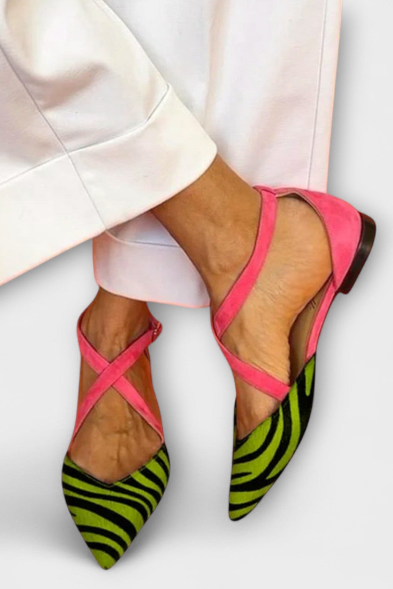 Ballerina Fenna mit Zebra-Druck und Überkreuzten Riemen