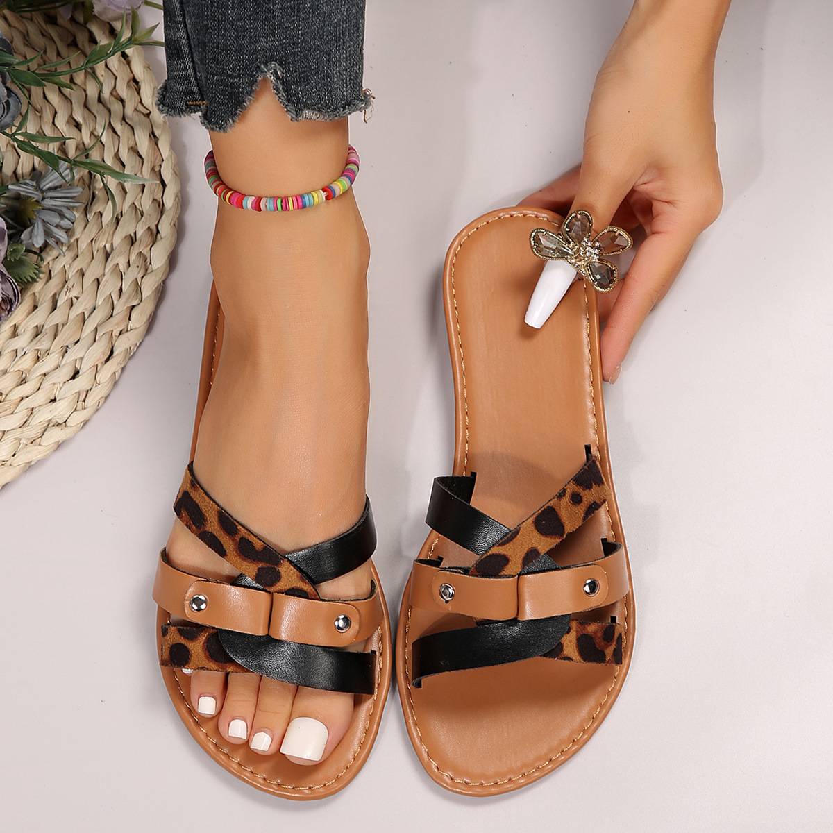 Aurora Leopard Kreuzriemen Sandalen