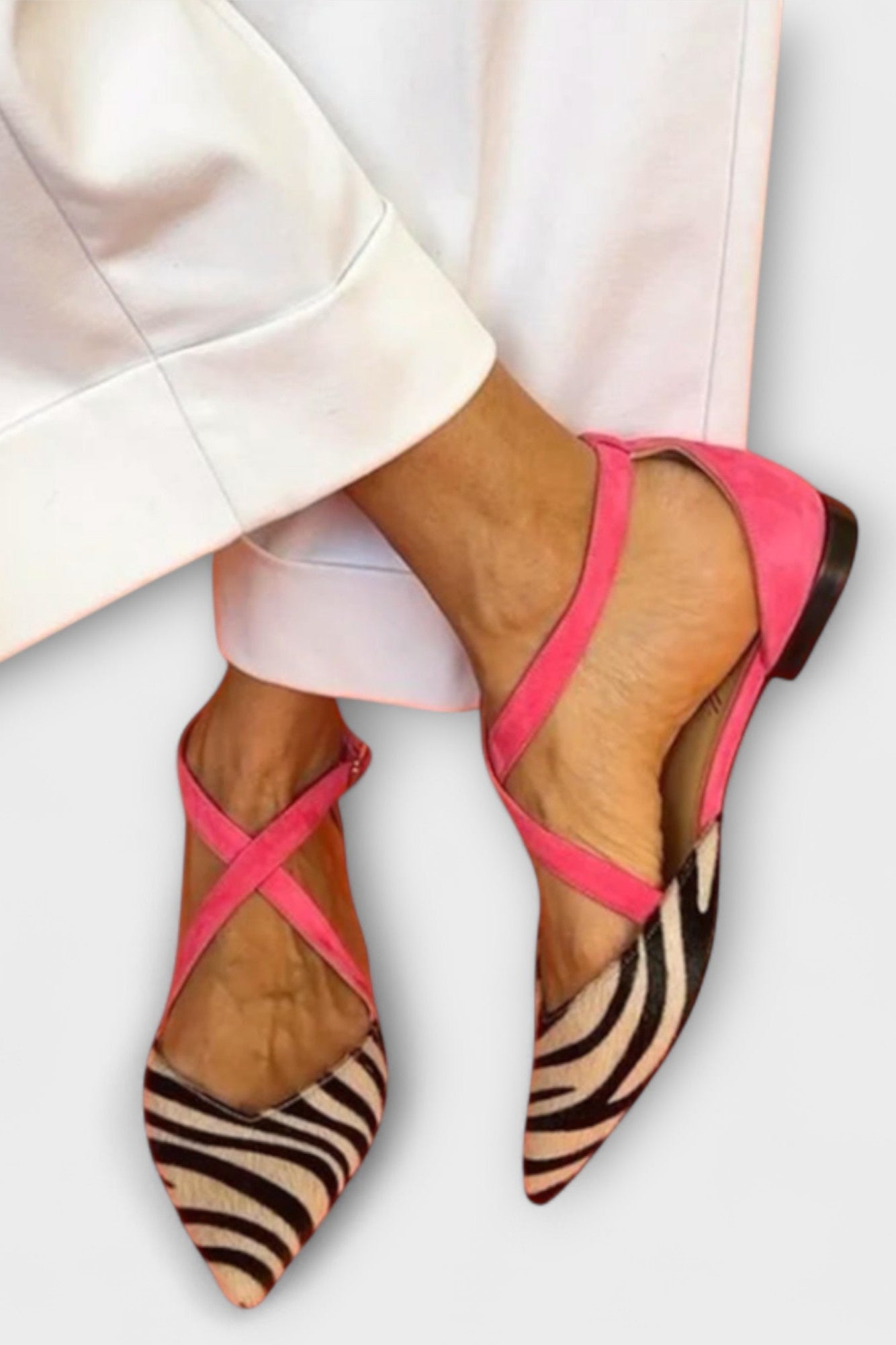 Ballerina Fenna mit Zebra-Druck und Überkreuzten Riemen