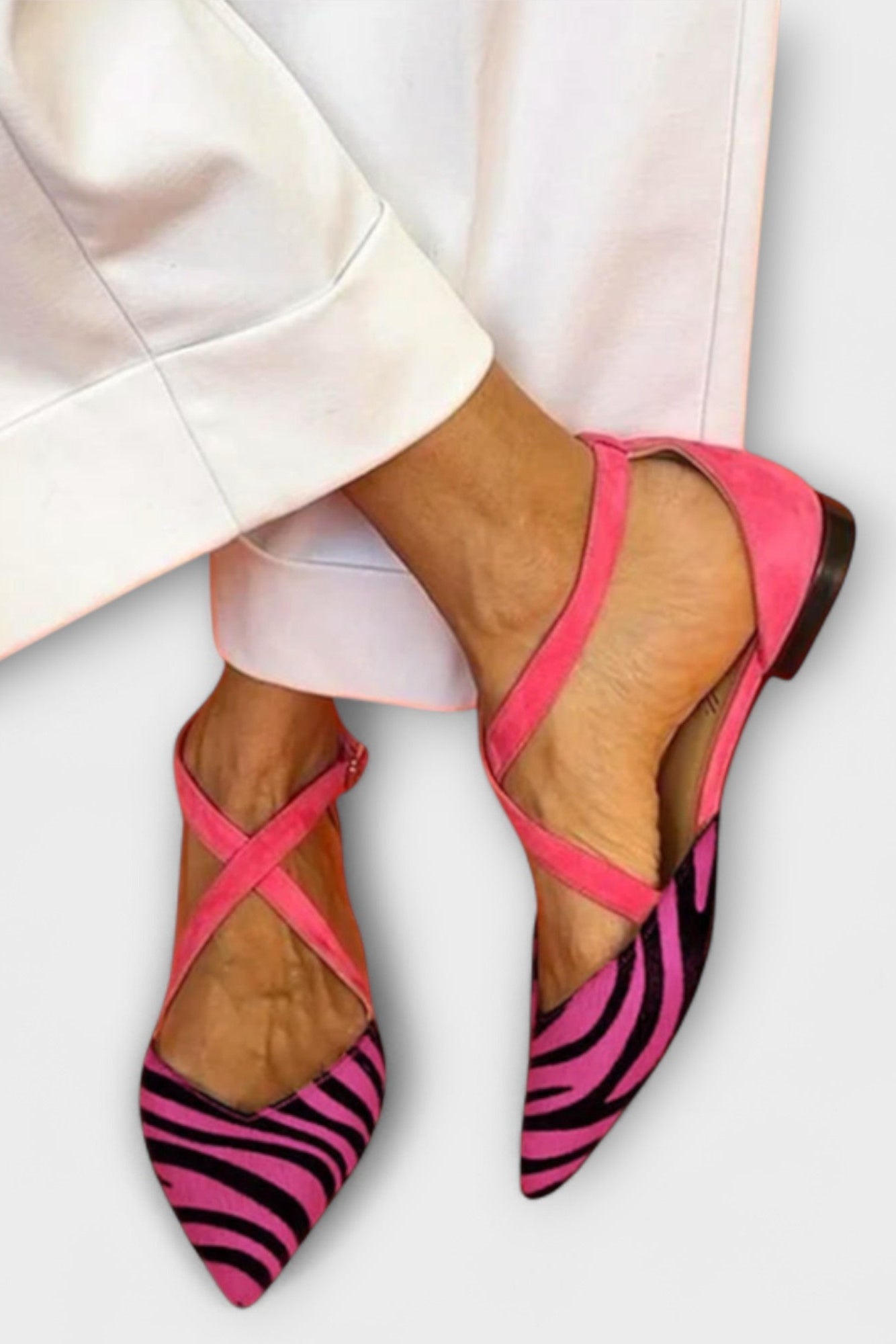 Ballerina Fenna mit Zebra-Druck und Überkreuzten Riemen