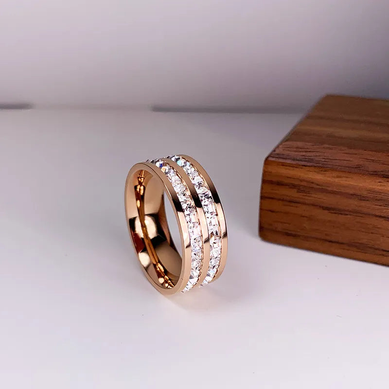 LUMINA SERENA | REFLEXIONEN DER ELEGANZ RING