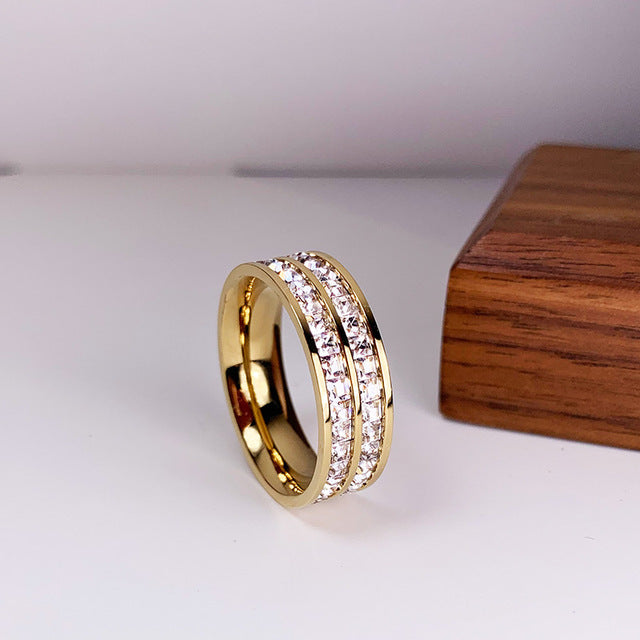 LUMINA SERENA | REFLEXIONEN DER ELEGANZ RING