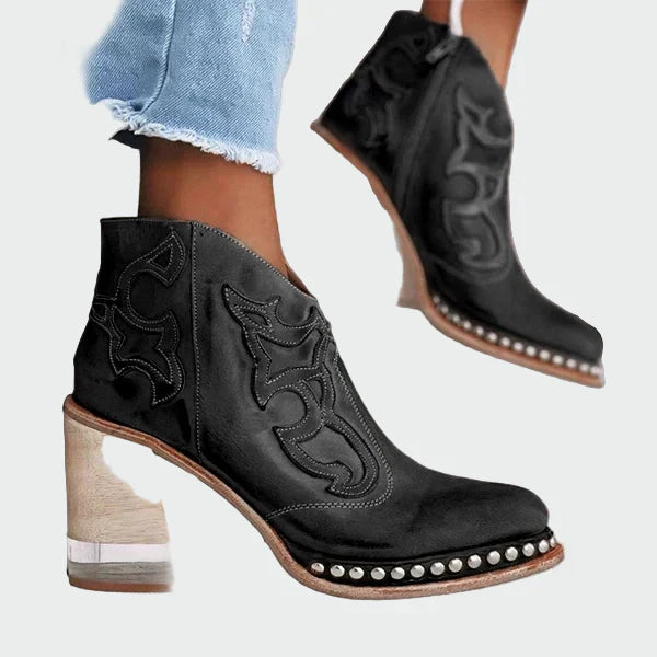 Bestickte Lederstiefel