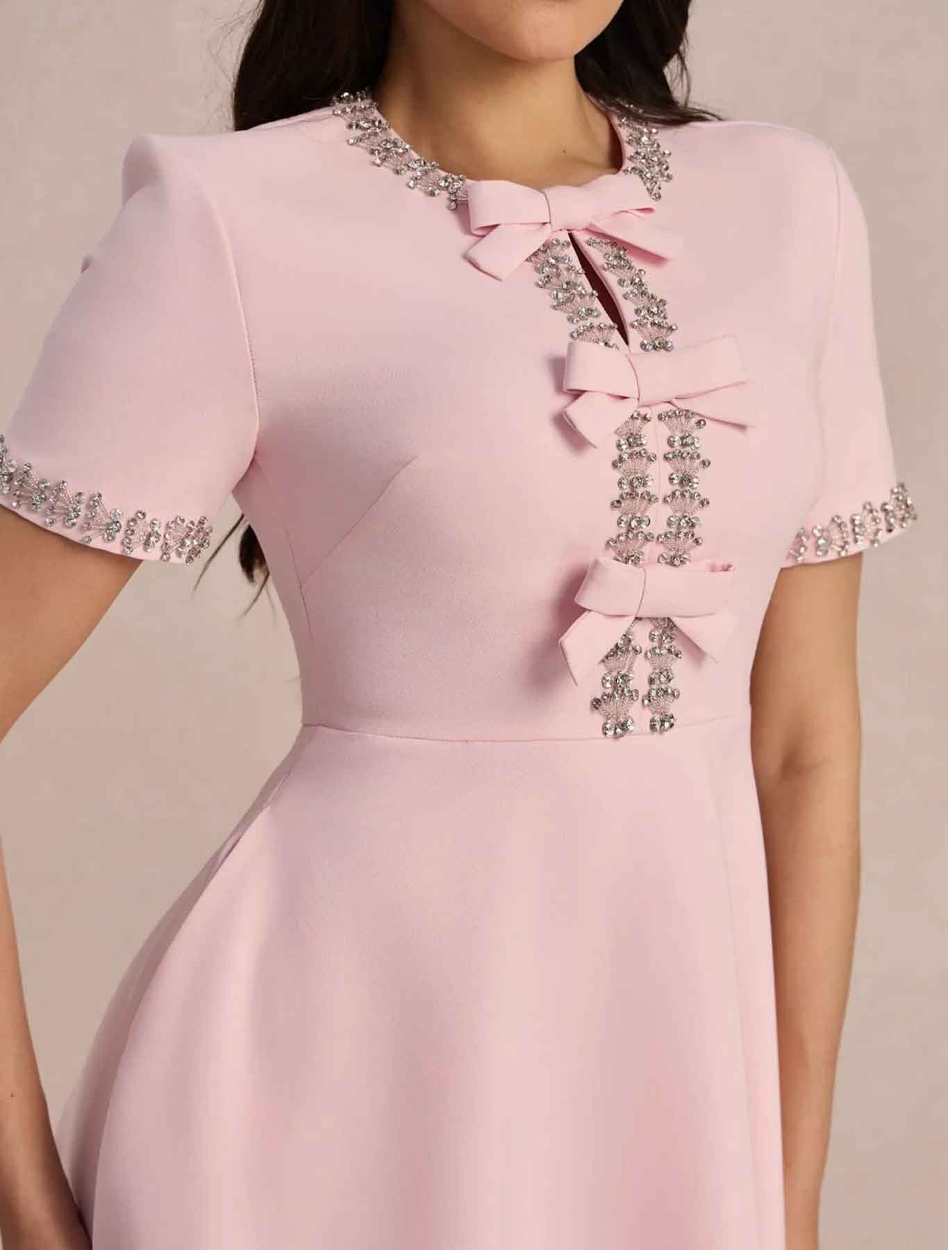 Raffaella™ | Ausgestelltes Kleid mit Schleifen und Perlen
