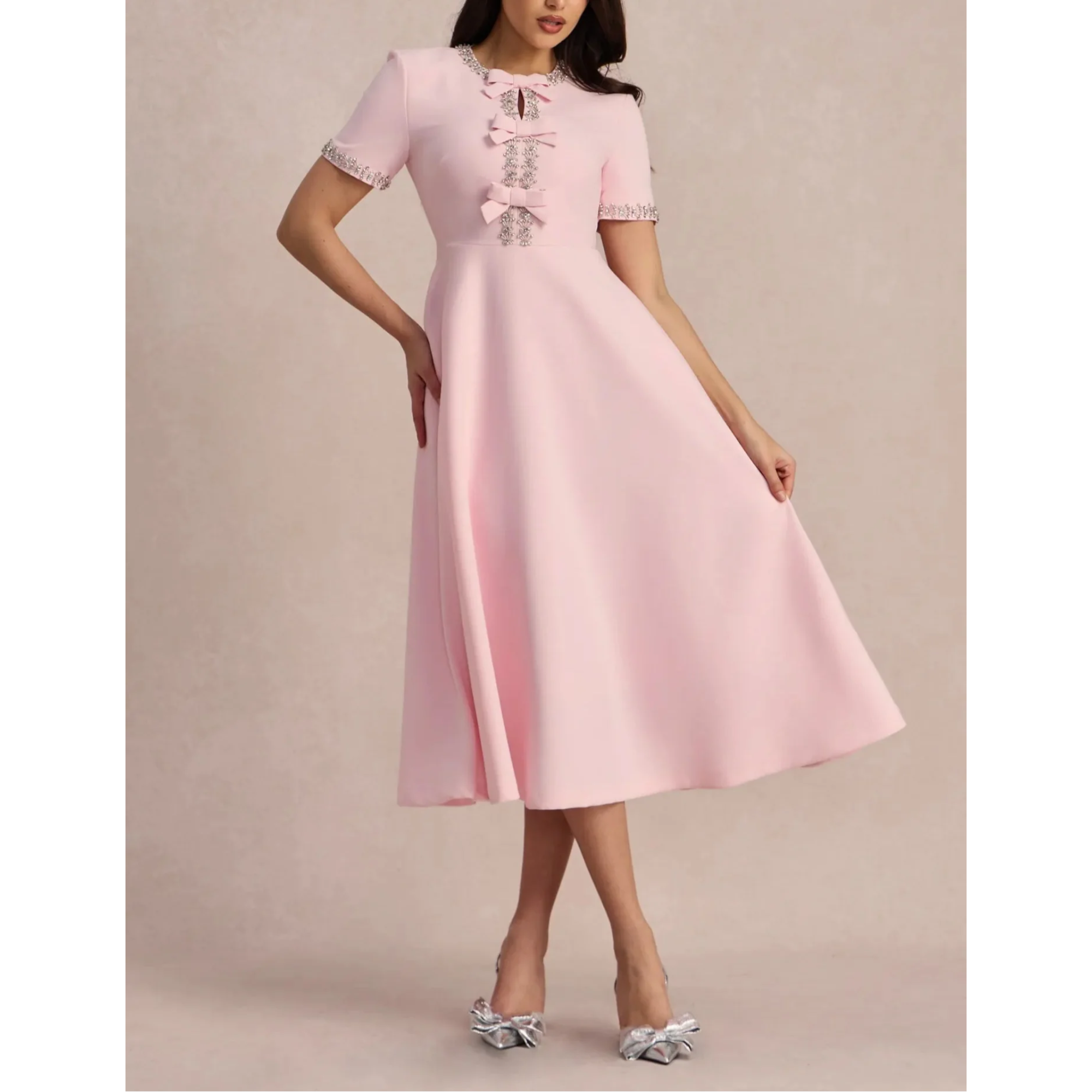 Raffaella™ | Ausgestelltes Kleid mit Schleifen und Perlen