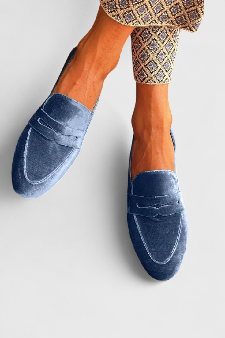 Llnica Mokassins aus blauem Samt mit Patchwork-Details und runder Spitze