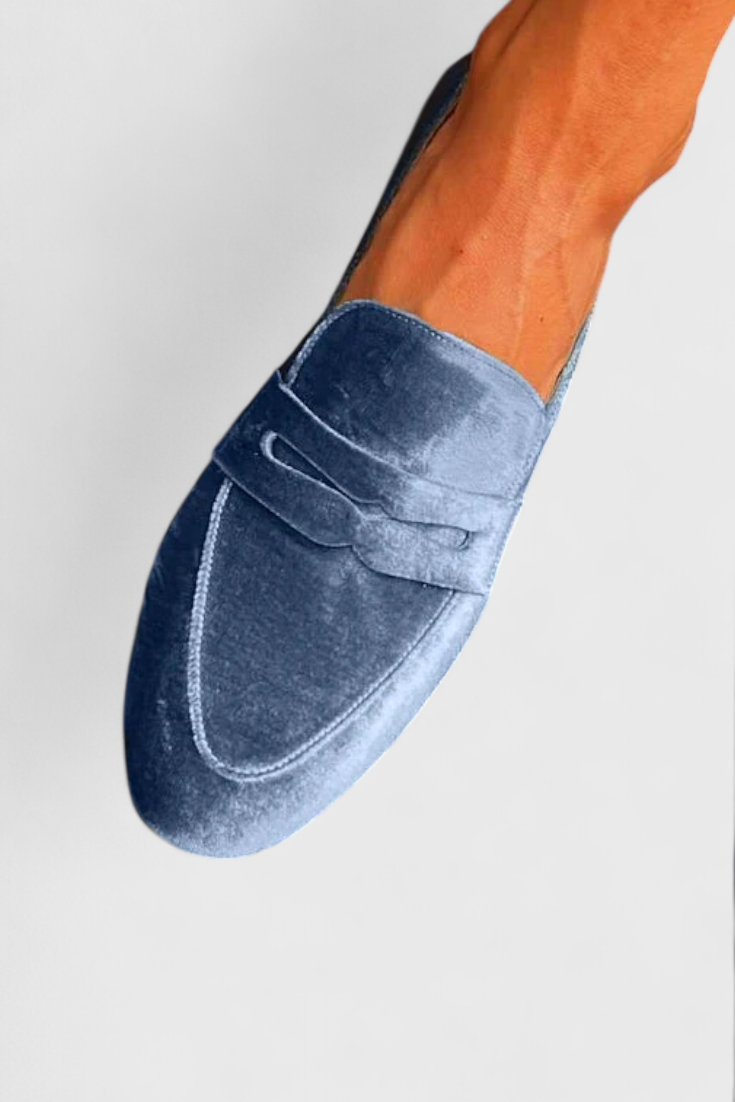 Llnica Mokassins aus blauem Samt mit Patchwork-Details und runder Spitze